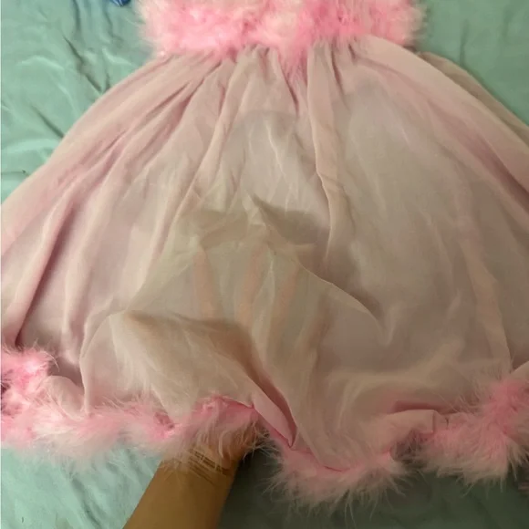 Pink Feathered Lingerie Set - Picture 8 of 16